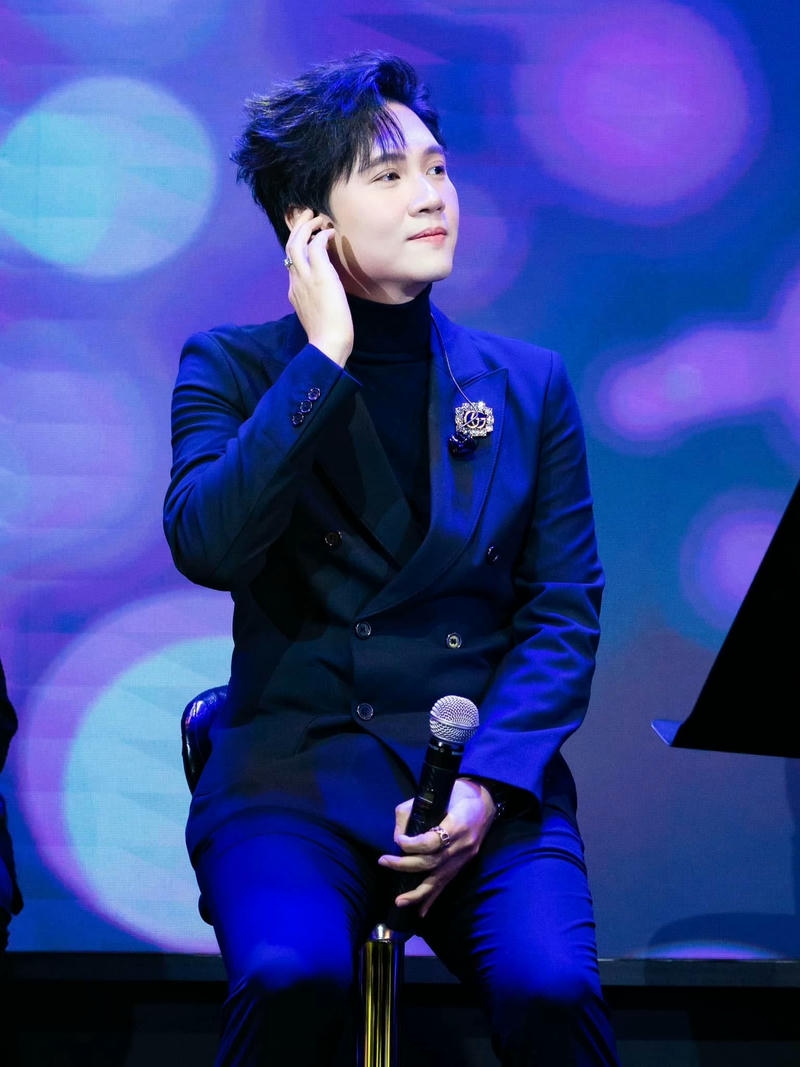 Khoảnh khắc sân khấu nổi bật của Vương Anh Tú