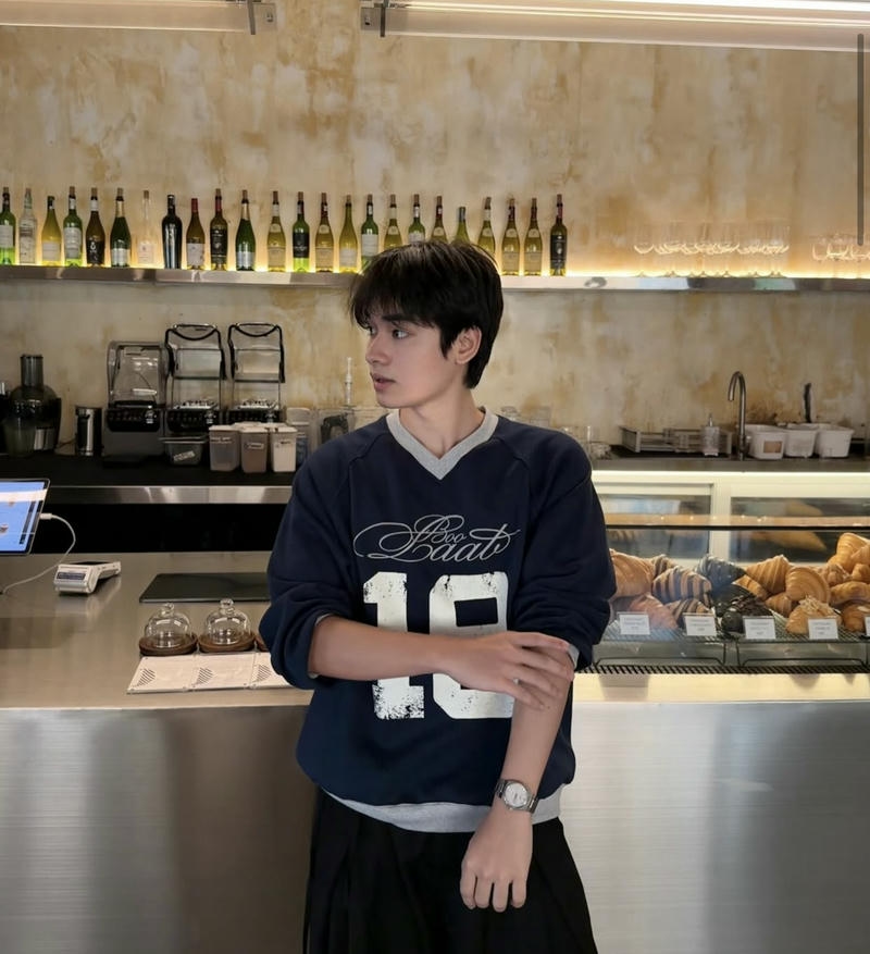 Khoảnh khắc trai đẹp Việt Nam ở quầy pha chế