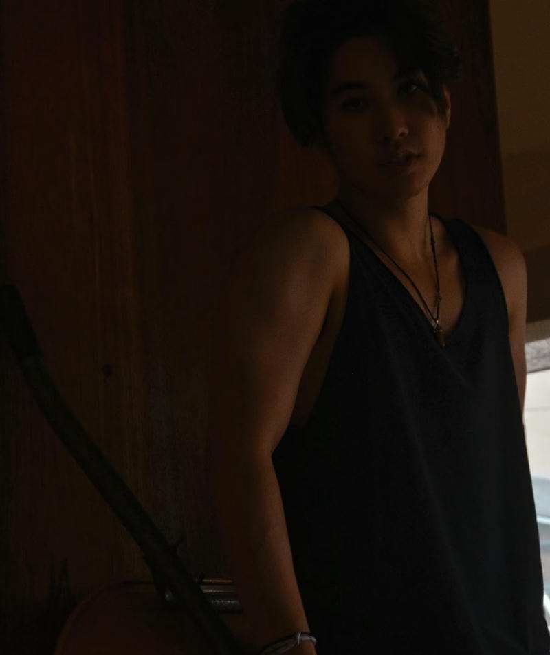 Nam sinh đẹp trai với ánh mắt hiền tạo cảm giác gần gũi