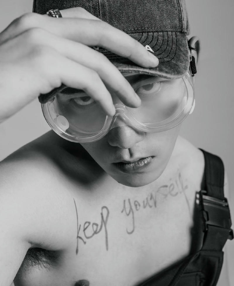 Nam sinh điển trai với ánh mắt cuốn hút trong ảnh hot boy đẹp nhất