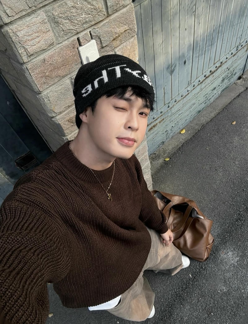 Nét mặt trai đẹp Việt Nam đội mũ len