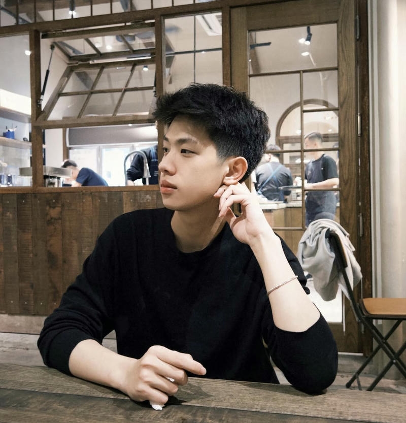 Nét mặt trai đẹp Việt Nam nụ cười ấm áp cuốn hút