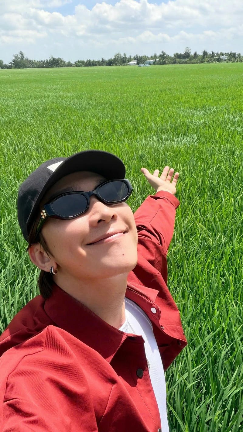 Nụ cười nhẹ nhàng ấm áp hình nền Tăng Phúc