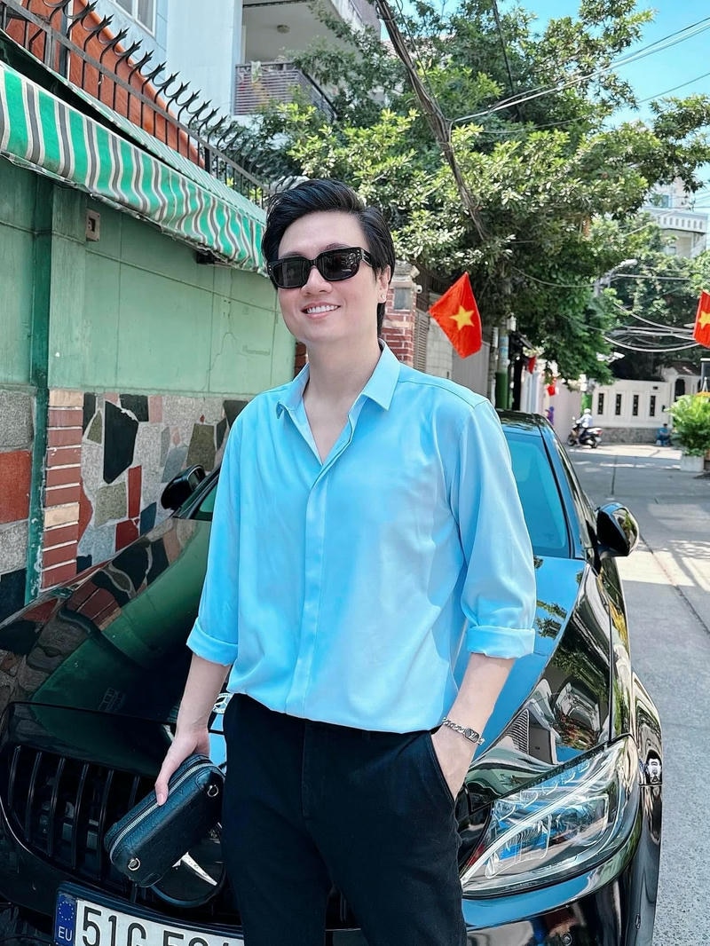 Phong cách giản dị trong ảnh Vương Anh Tú