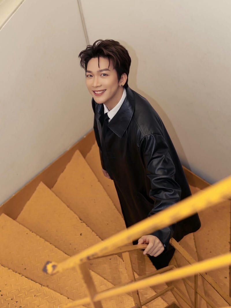 Phong cách lịch lãm đầy thu hút hình nền Tăng Phúc