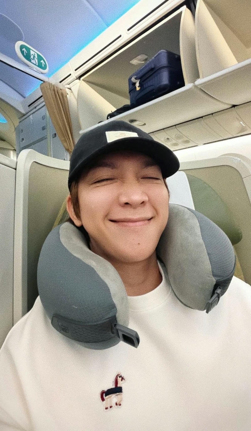 Phong cách nhẹ nhàng trong hình nền Tăng Phúc đẹp trai