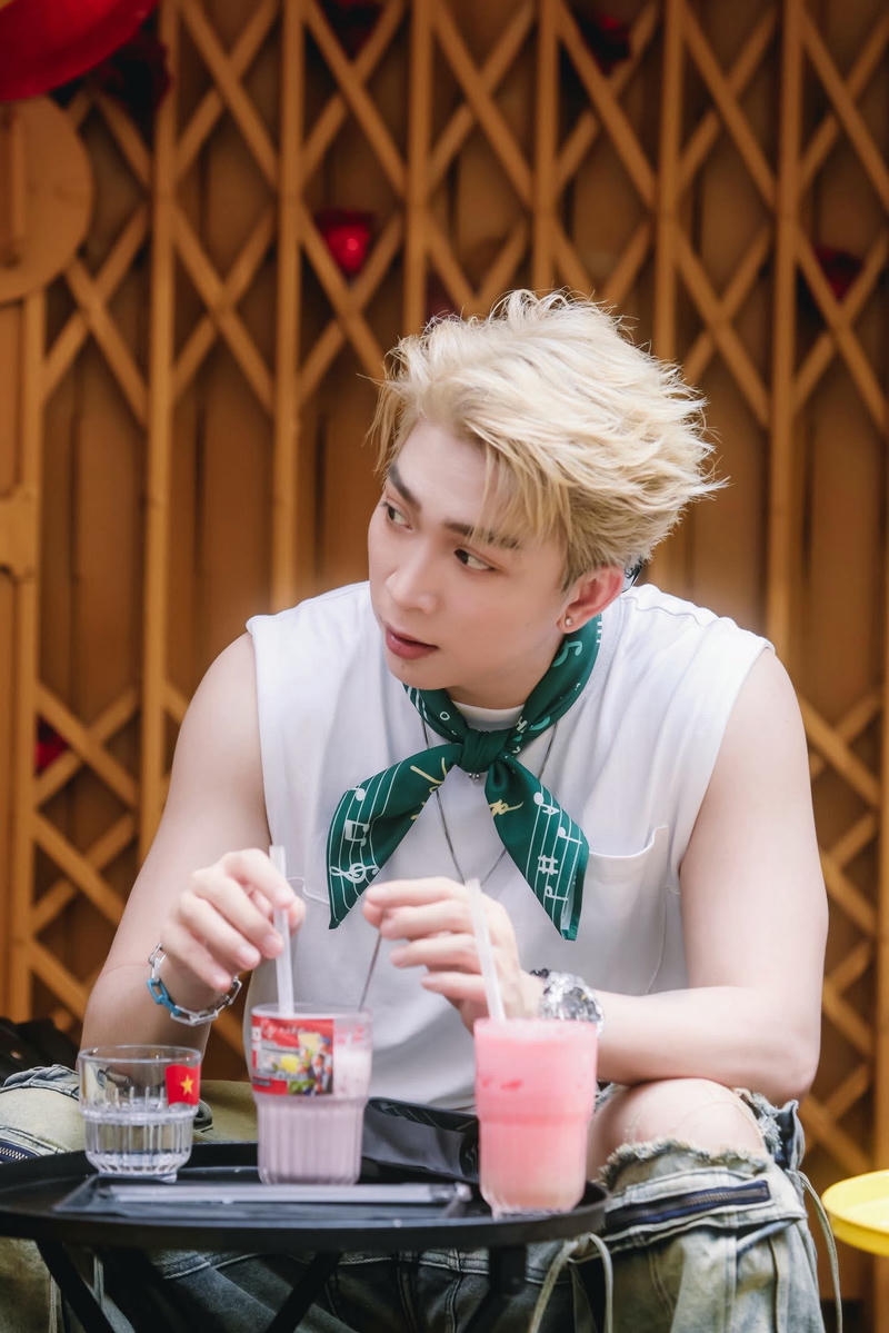 Thần thái lạnh lùng hình nền Tăng Phúc ngầu