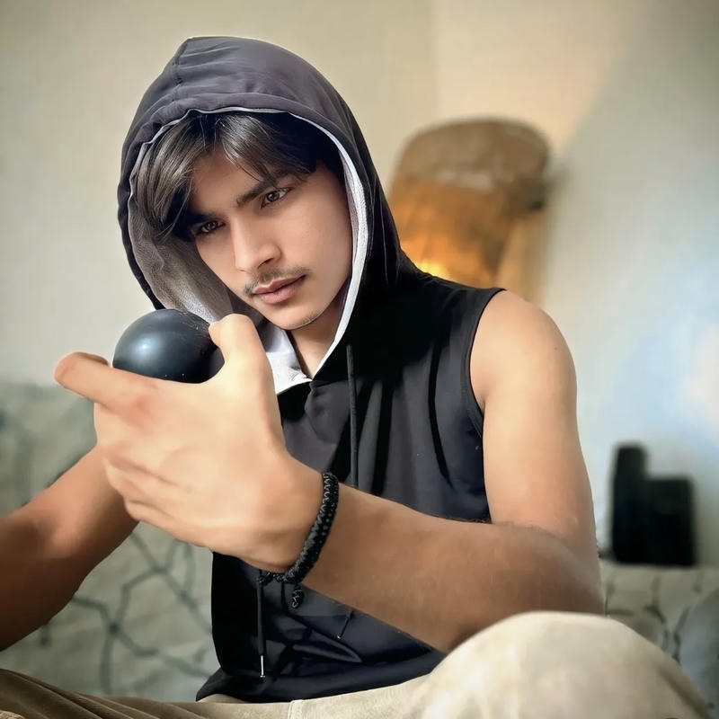 Trai Ấn Độ vẻ ngoài cuốn hút