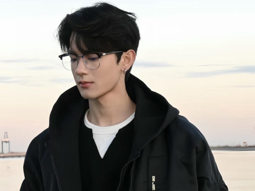 Trai đẹp đeo kính thumbnail