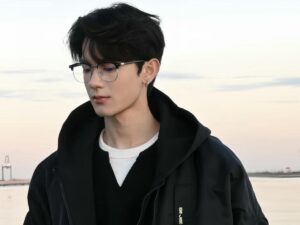 Trai đẹp đeo kính thumbnail