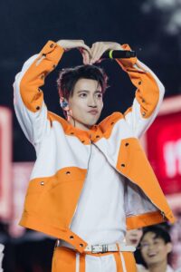 Trang phục cá tính hình nền ST Sơn Thạch ngầu