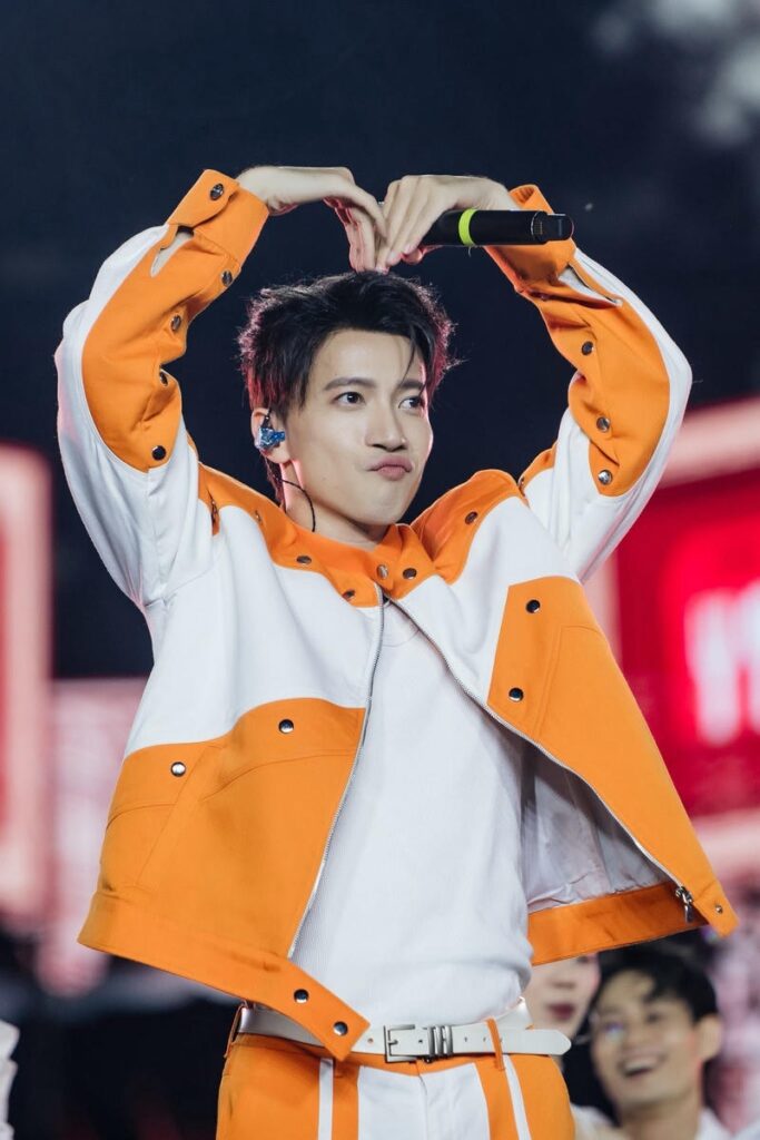 Trang phục cá tính hình nền ST Sơn Thạch ngầu