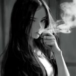 hình ảnh anime hút thuốc nét vẽ tối