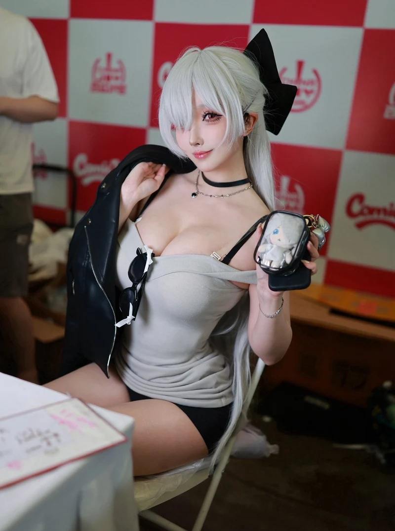 Ảnh Rioko cosplay nóng bỏng cởi áo chậm rãi đầy sức hút