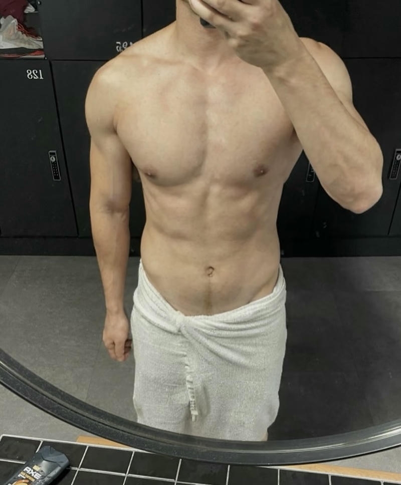 Ảnh trai 6 múi che mặt làm ảnh đại diện