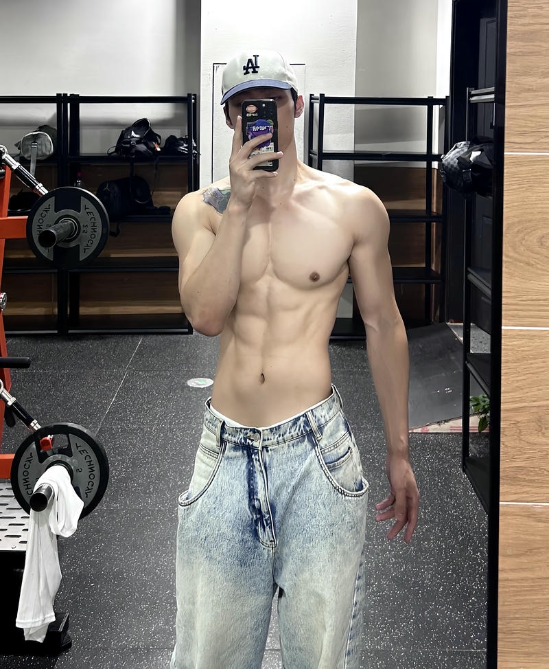 Ảnh trai 6 múi làm avatar mạng xã hội