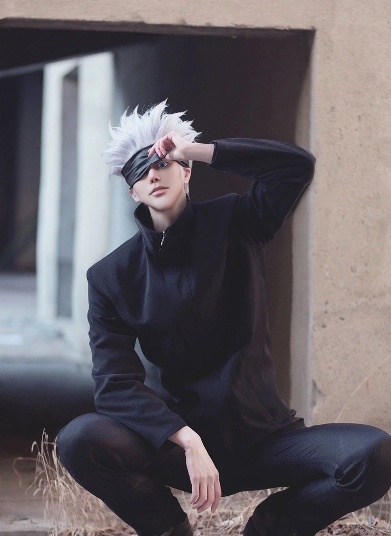 Bí ẩn Gojo cosplay kính đen che mắt đầy đặc trưng