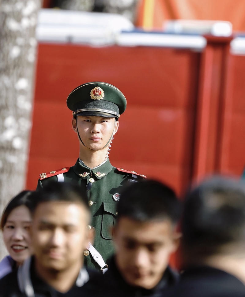 Chàng trai bộ đội mang vẻ ngoài cuốn hút