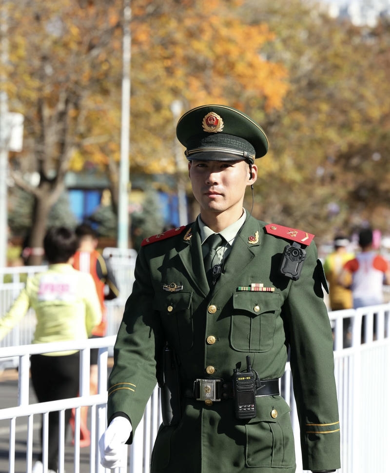 Chàng trai bộ đội với ánh mắt sáng