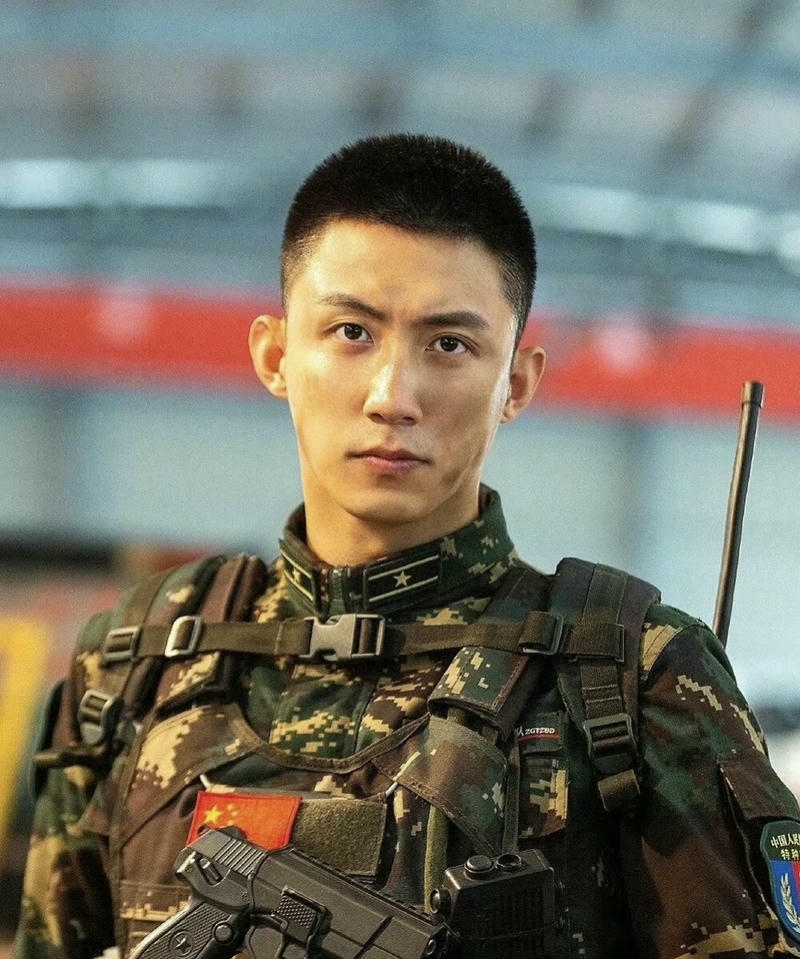 Chàng trai bộ đội với vẻ ngoài giản dị