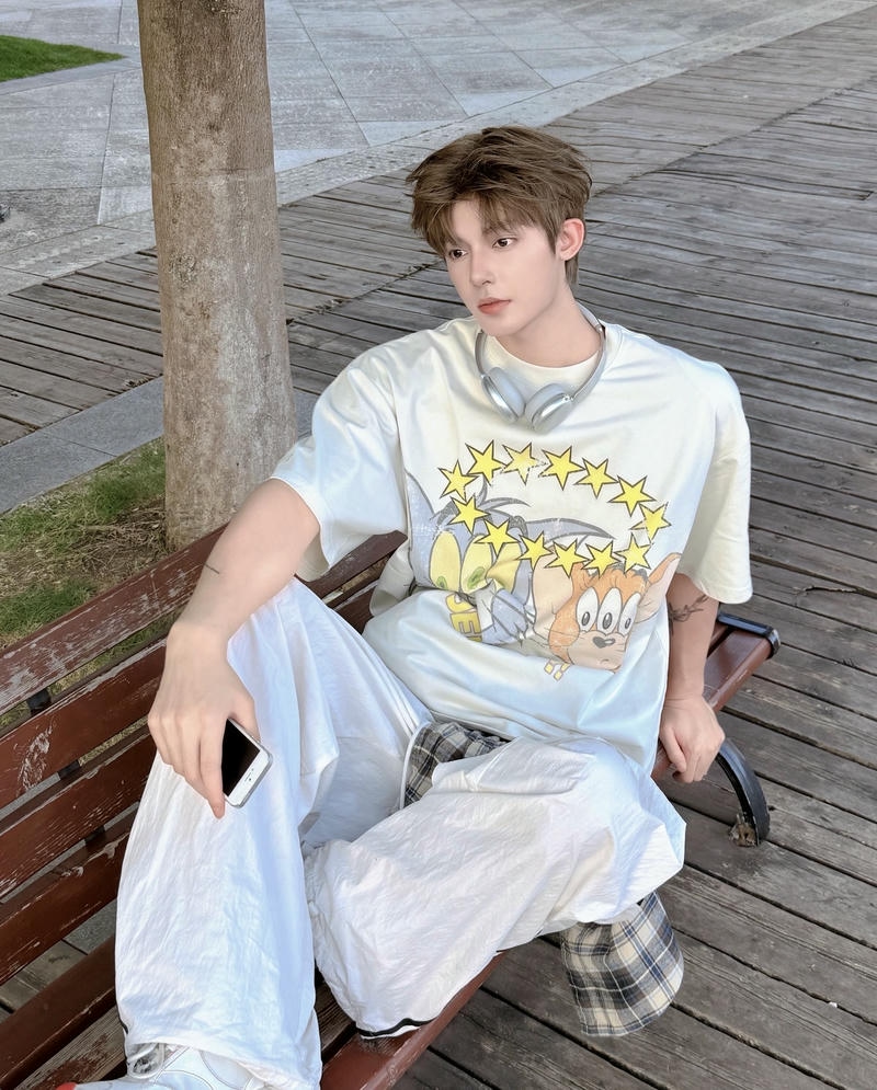 Chàng trai đẹp với nụ cười tự nhiên cuốn hút