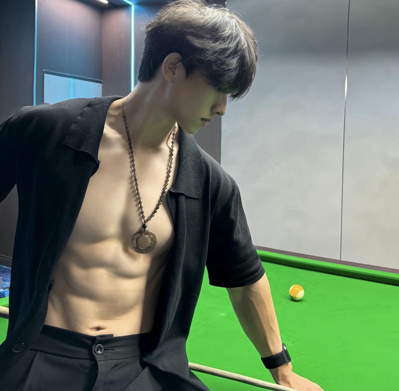 Chàng trai với vóc dáng khỏe khoắn cân đối