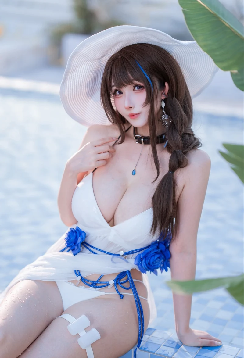 Cô nàng Rioko trong bộ đồ hở hang cực kỳ sexy