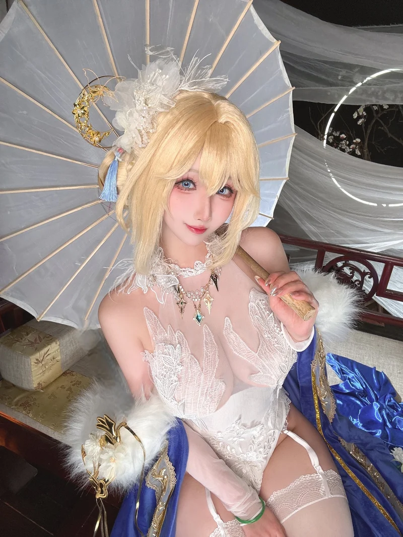 Cosplay Rioko nóng bỏng khoe chân dài miên man
