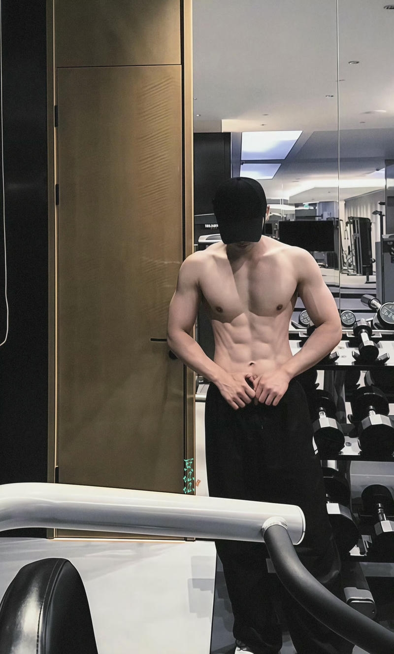 Hình ảnh 6 múi che mặt ánh sáng nhẹ nhàng