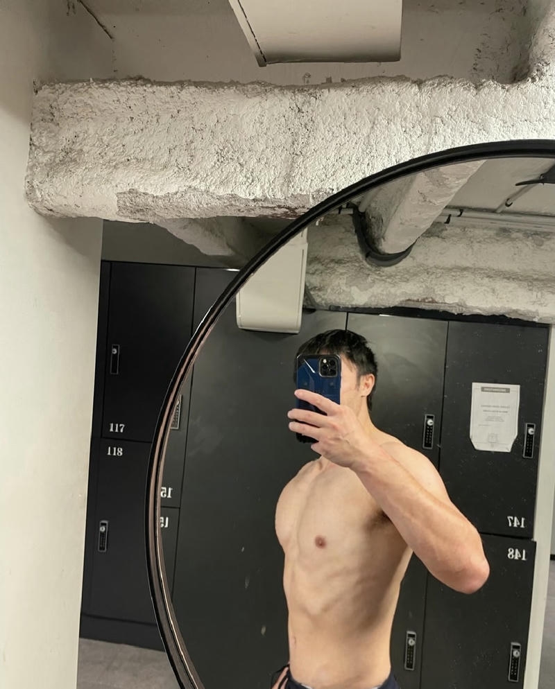 Hình ảnh 6 múi che mặt rõ nét cuốn hút