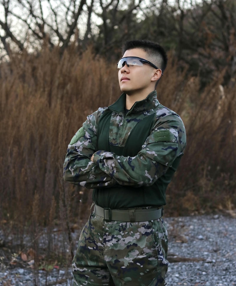 Hình ảnh bộ đội trẻ với gương mặt sáng rõ