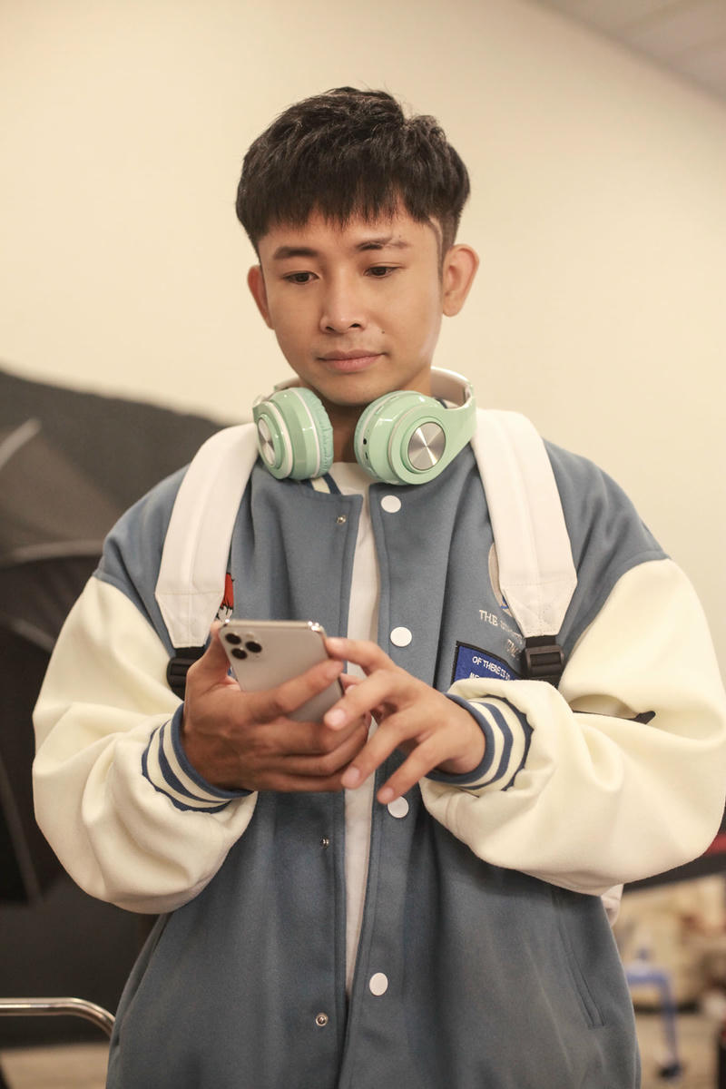 Hình ảnh nghệ sĩ trẻ cá tính làm nền Ricky Star đẹp