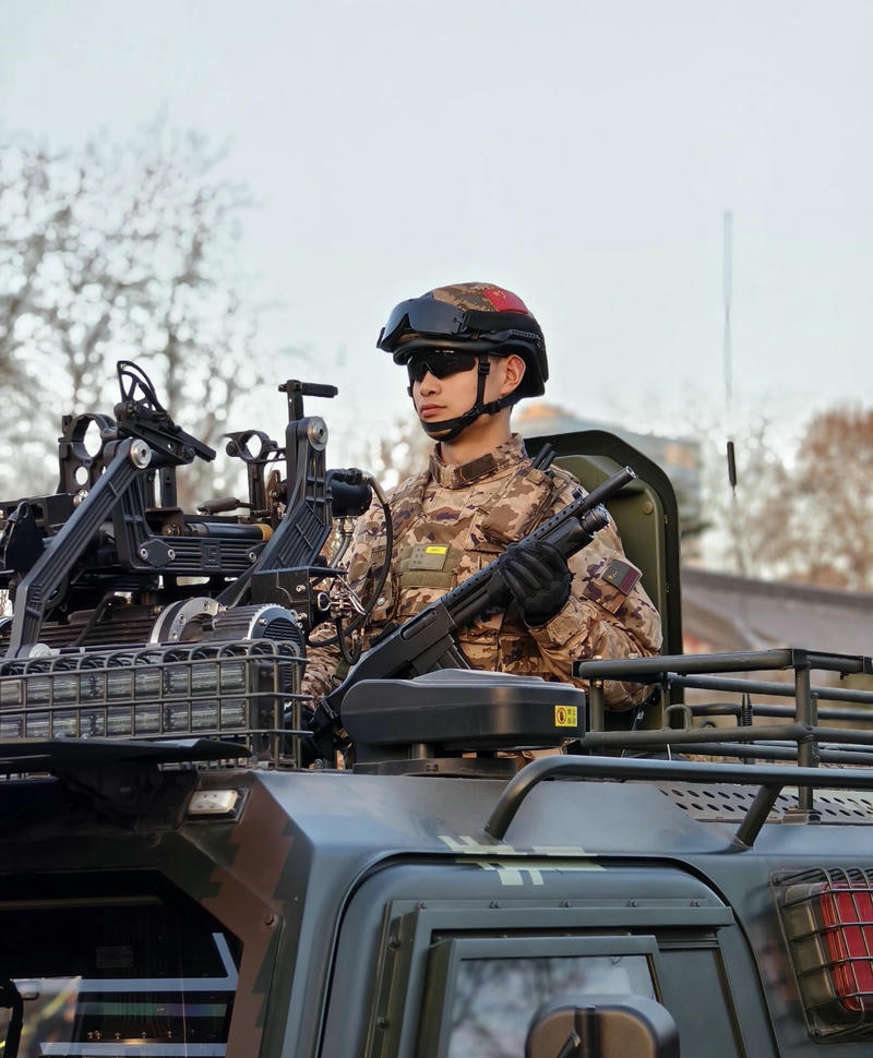 Hình ảnh quân nhân đẹp trai ánh sáng tự nhiên