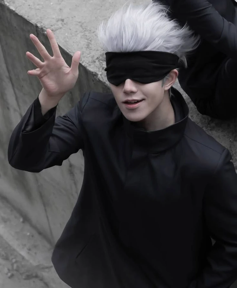 Mạnh mẽ Gojo cosplay tư thế chiến đấu cực kỳ cuốn hút