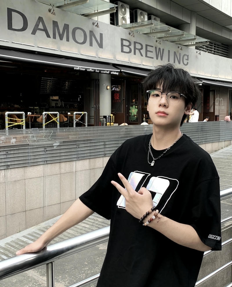 Nam giới trẻ với vẻ ngoài cuốn hút