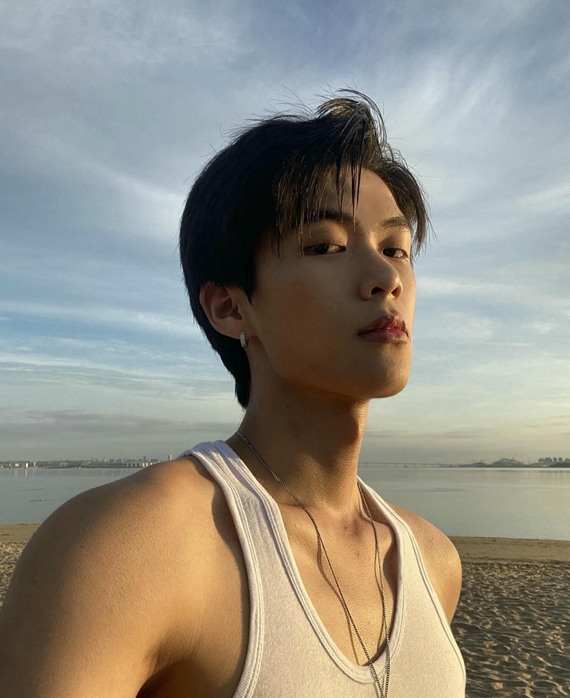 Nam giới với ánh nhìn sâu cuốn hút