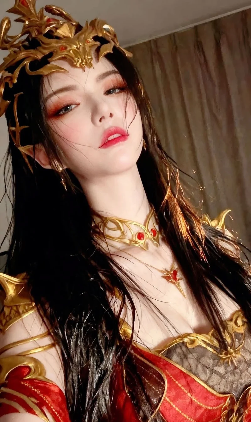 Nàng xà nữ Mỹ Đỗ Toa với đuôi rắn uốn lượn gợi tình