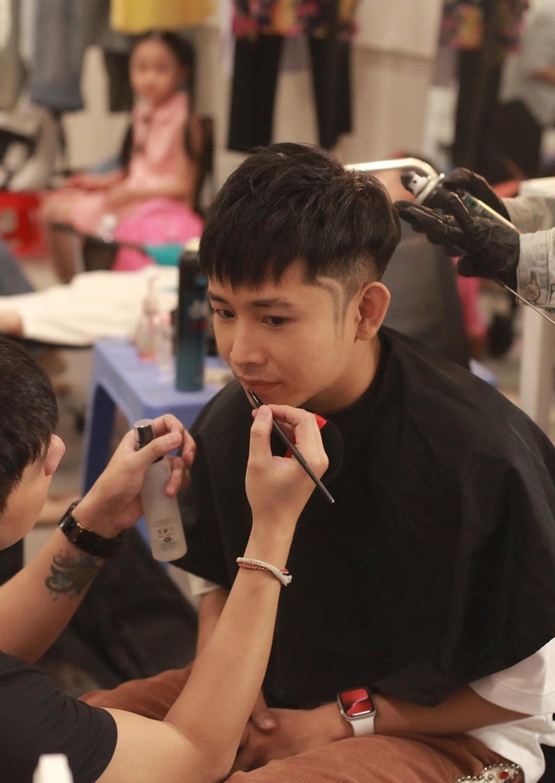 Nét cuốn hút riêng biệt trong hình nền Ricky Star sân khấu