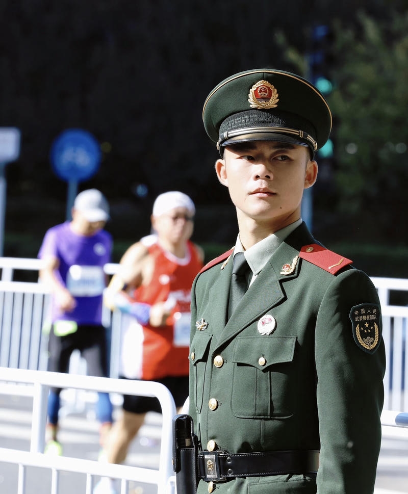 Người lính trẻ với ánh mắt kiên định