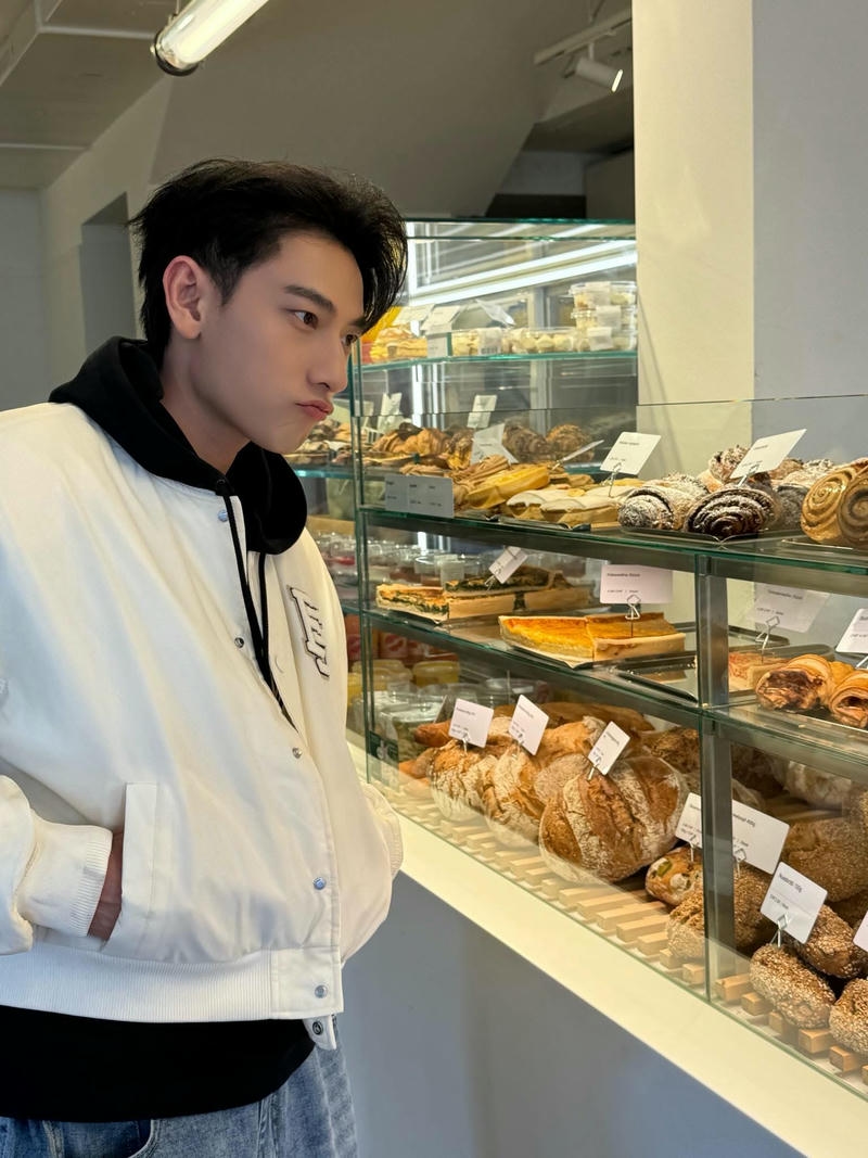 ảnh Isaac cute góc nghiêng thần thánh