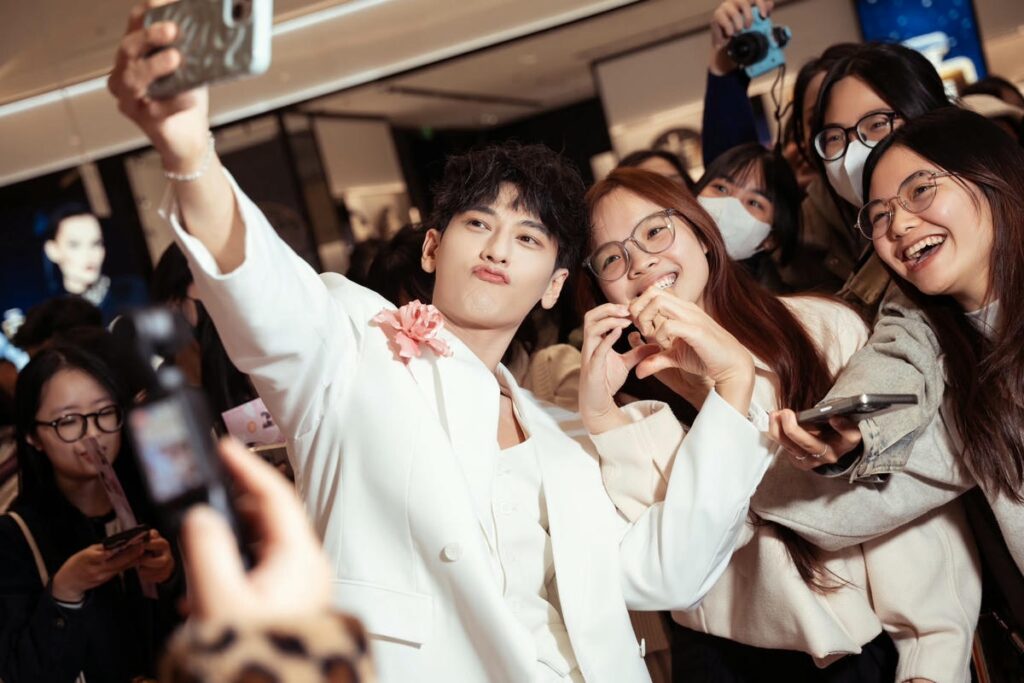 ảnh Isacc cute thumbnail