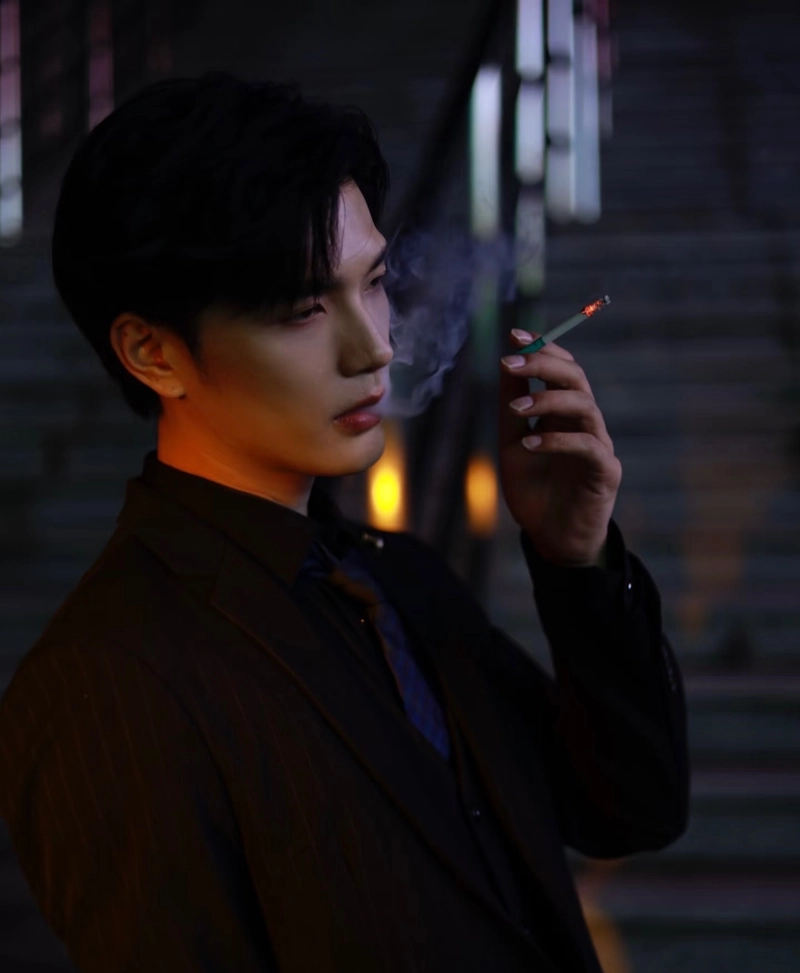 ảnh buồn nam đứng một mình giữa đêm cô quạnh