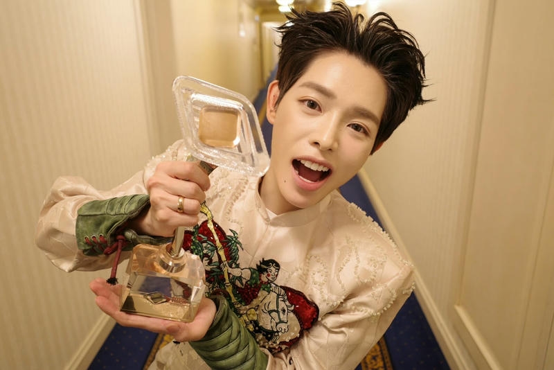 ảnh cận cảnh gương mặt Đức Phúc cute hớn hở