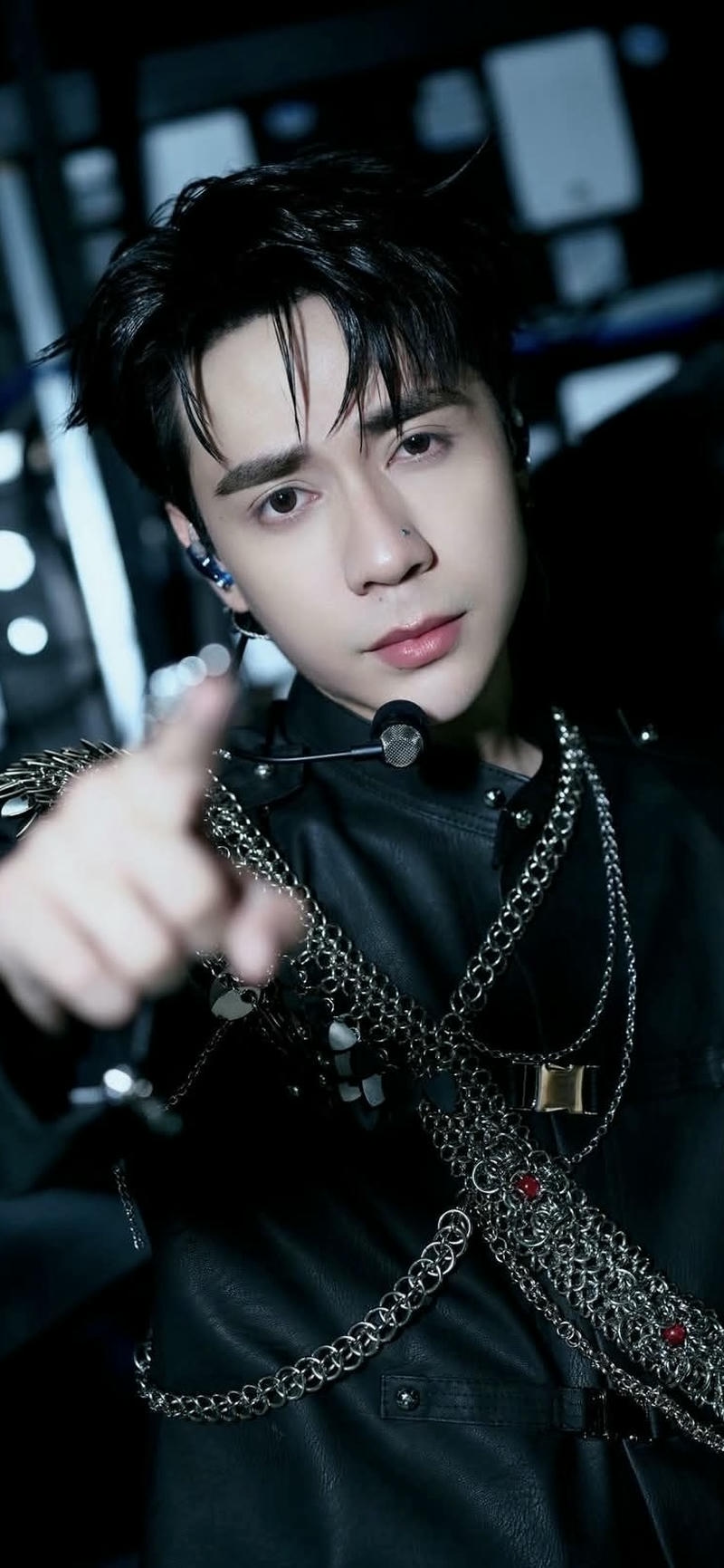 ảnh hình nền Quang Hùng MasterD thần thái tự tin