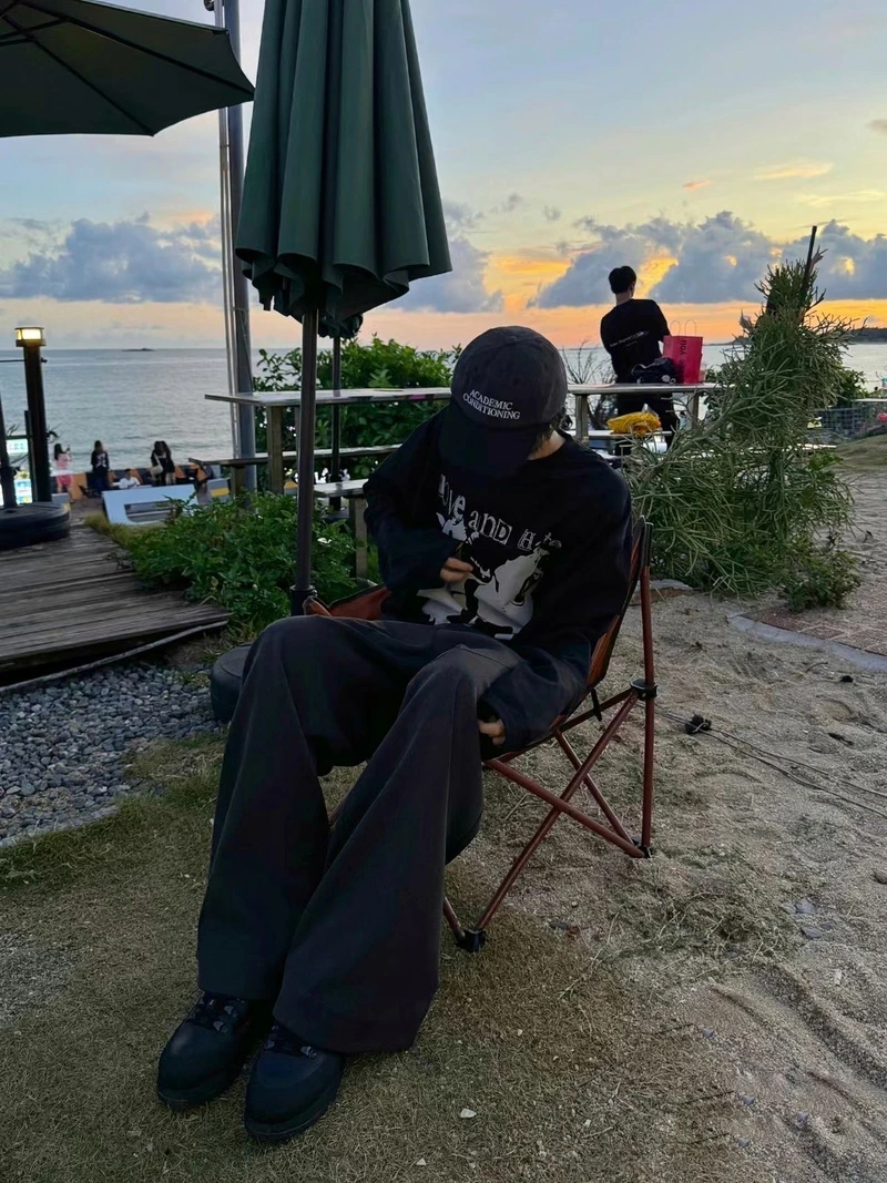 ảnh nam che mặt bố cục cân đối dễ nhìn