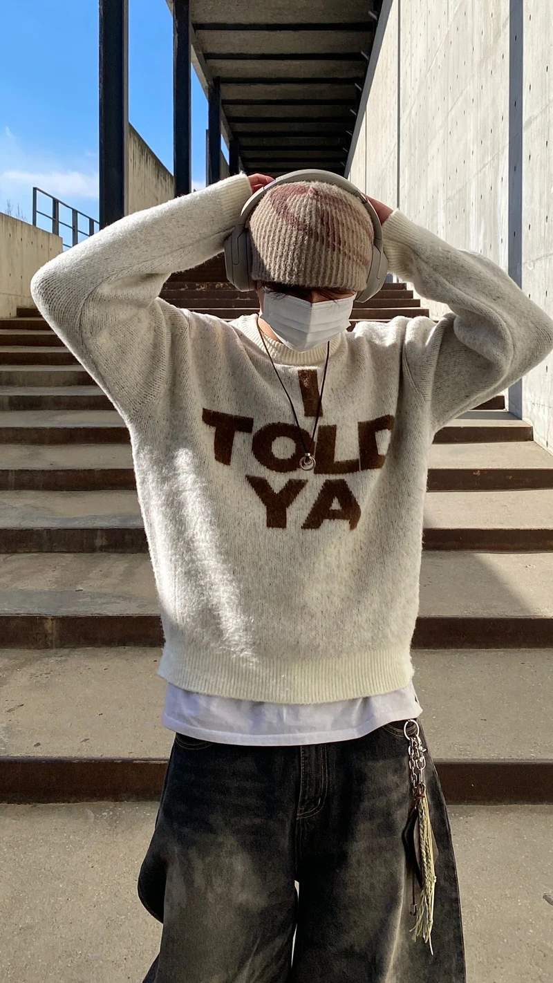 ảnh nam che mặt dùng khẩu trang che kín khuôn mặt