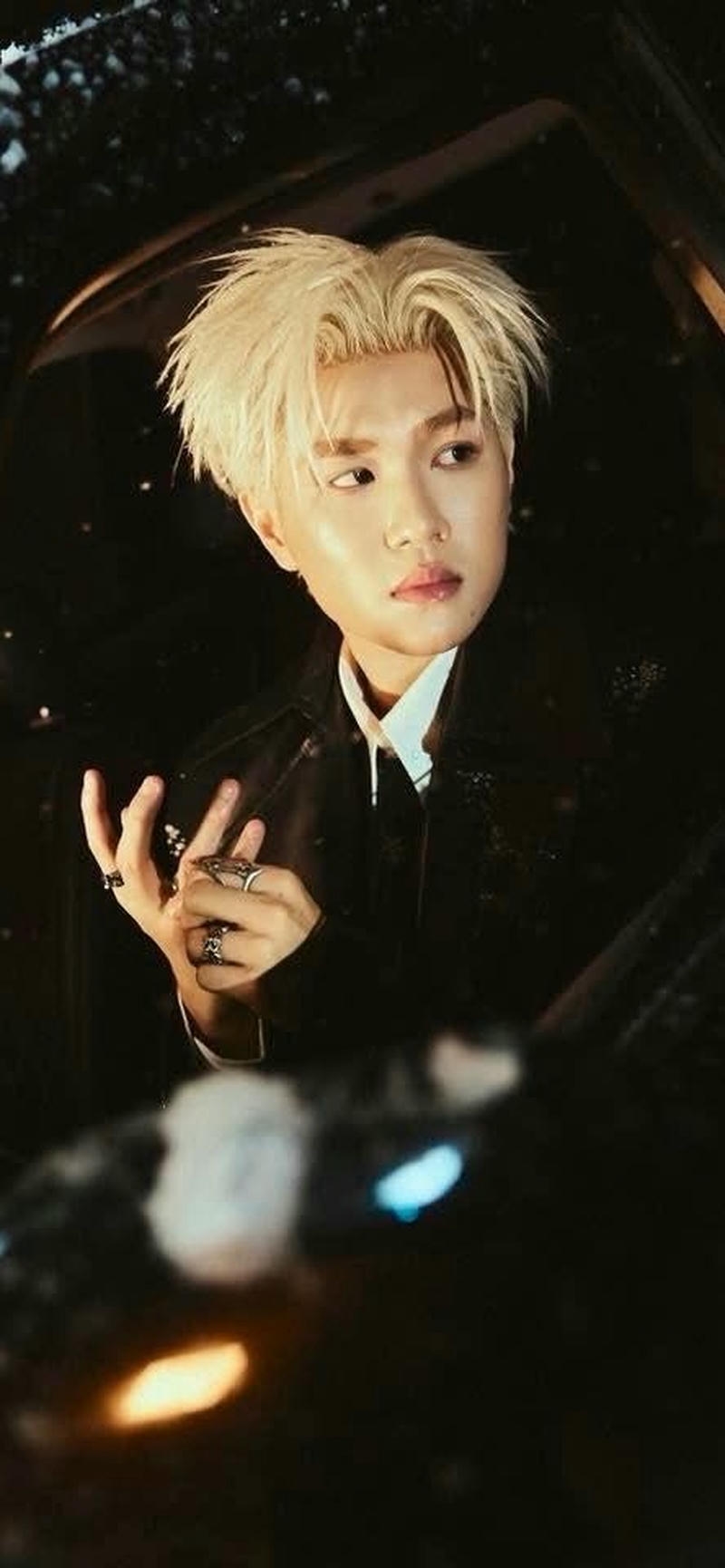 ảnh nền Captain Boy bí hiểm trong bóng tối mờ ảo