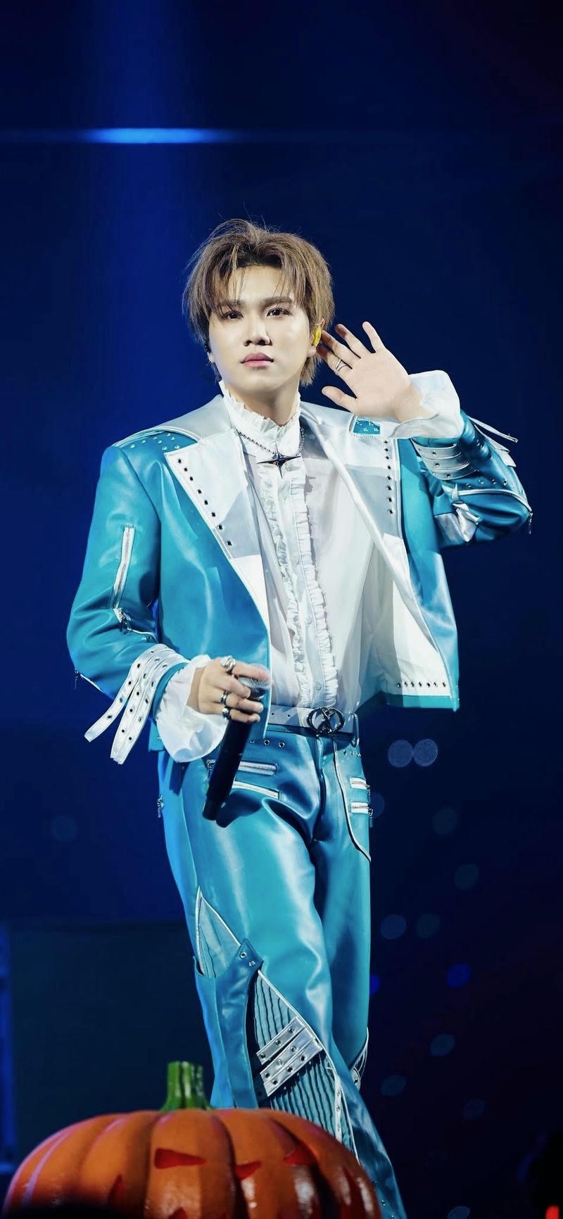 ảnh nền Captain Boy nhẹ nhàng tông màu pastel dịu mắt