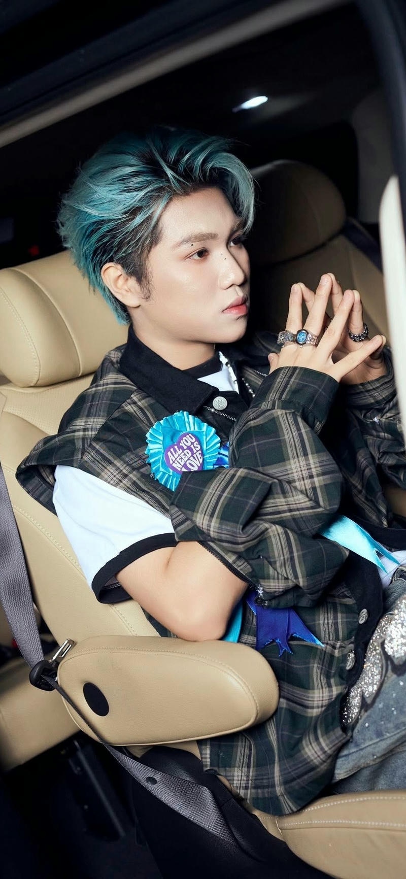 ảnh nền Captain Boy phá cách với gu thời trang độc lạ