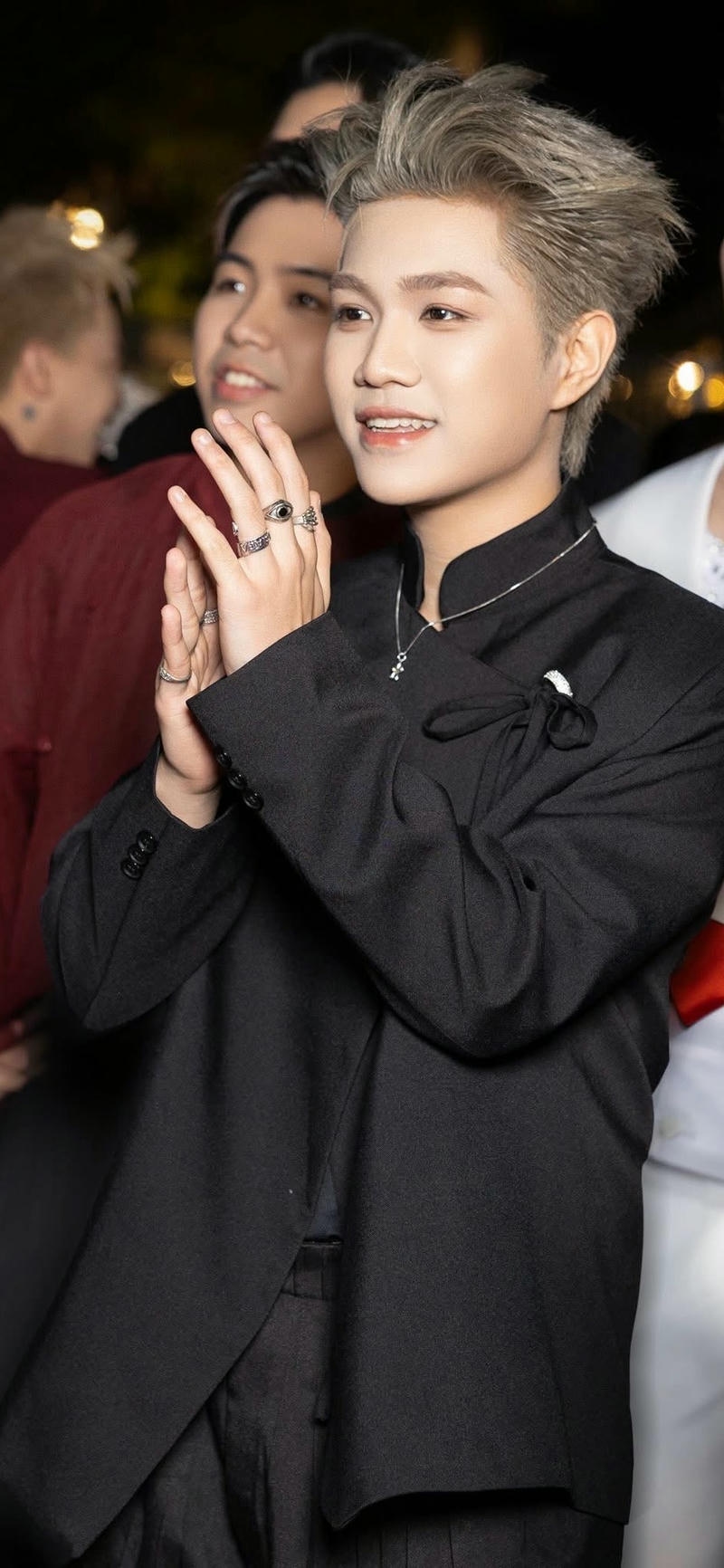 ảnh nền Captain Boy thanh thoát với đường nét hài hòa